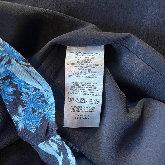 Ann Taylor Navy Blue Floral Toile Smocked Yoke Top Blouse Shirt in Night… - Picture 5 of 7